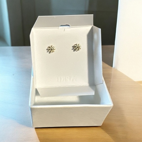 Chloe + Isabel April Birthstone Stud Earrings – NWT - Picture 4 of 6